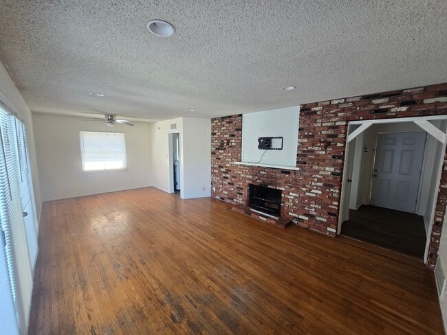 Building Photo - 778 S Albertson Ave