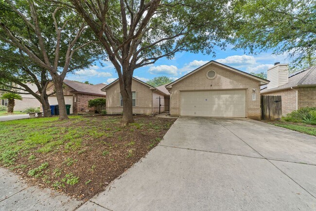 Building Photo - 3 Bedrooms and 2 Bathrooms located in Pres...