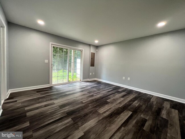 Building Photo - 8382 Scotland Loop