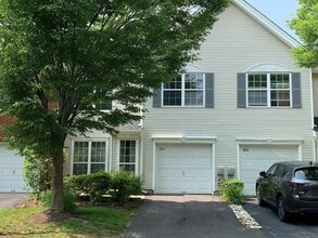 Building Photo - 304 Harvest Ln