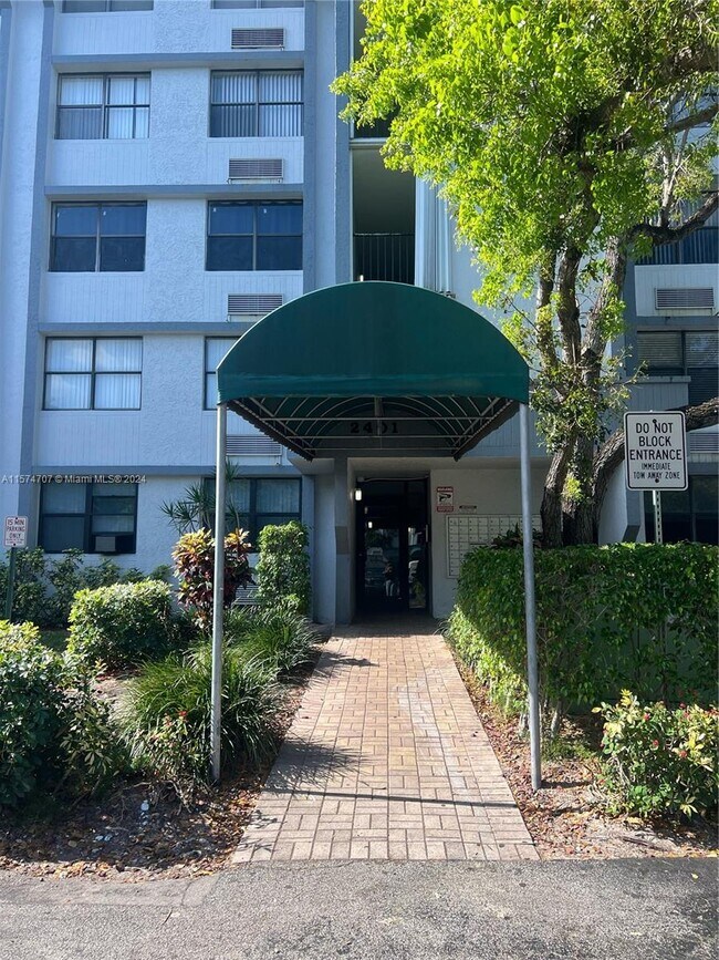 Foto del edificio - 2401 Riverside Dr