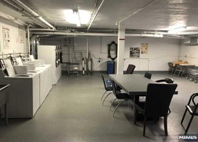 Building Photo - 275 Hoym St