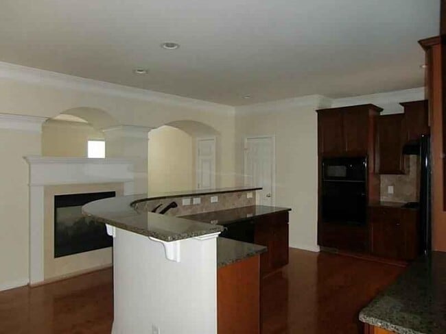 Building Photo - 10905 Brunson Dr