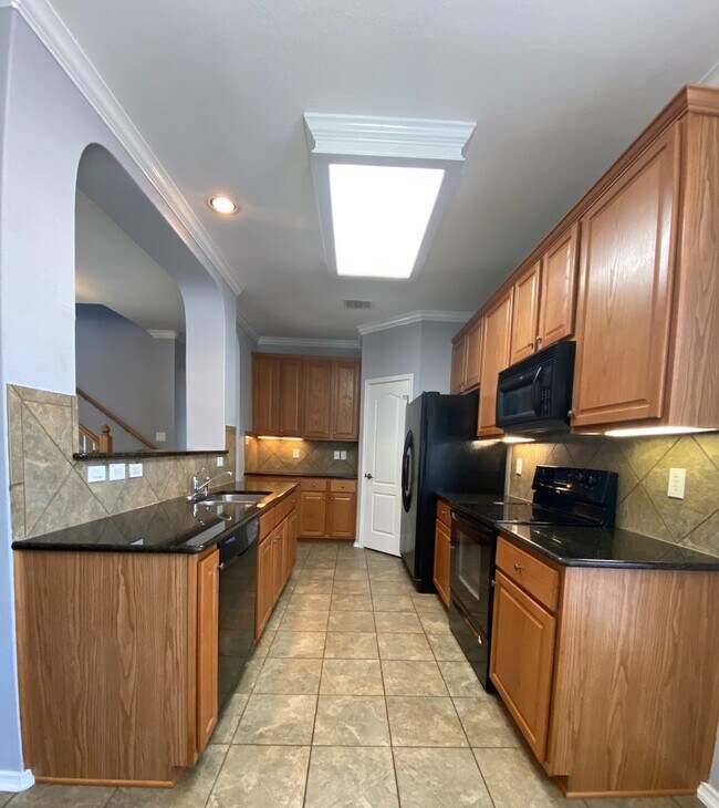 Building Photo - Medical Center/USAA/ UTSA 3 BD/2.5 BA Ready for Move In!
