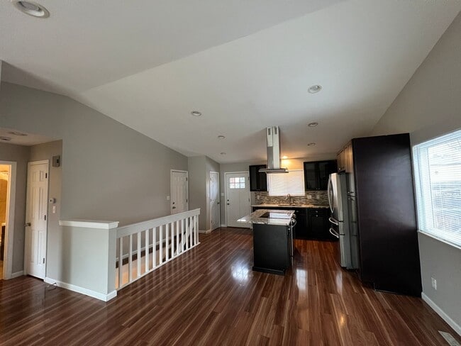 Building Photo - Beautiful 3 bed 2 Bath Duplex in Longmont