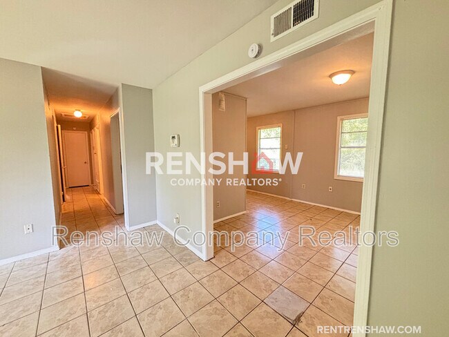 Building Photo - 618 Leavert Ave