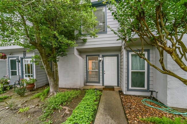 Building Photo - 5917 Fairdale Ln