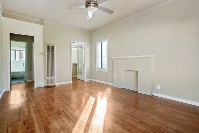 Living room - 333 N Swarthmore Ave