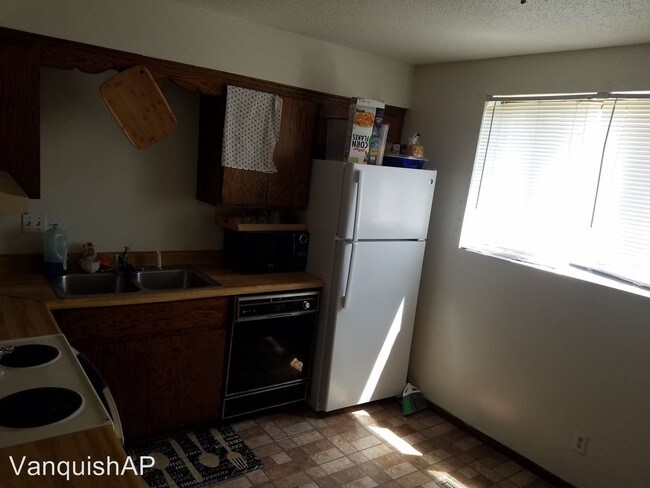 Building Photo - 2 br, 1 bath Apartment - 2281 11th Ave E