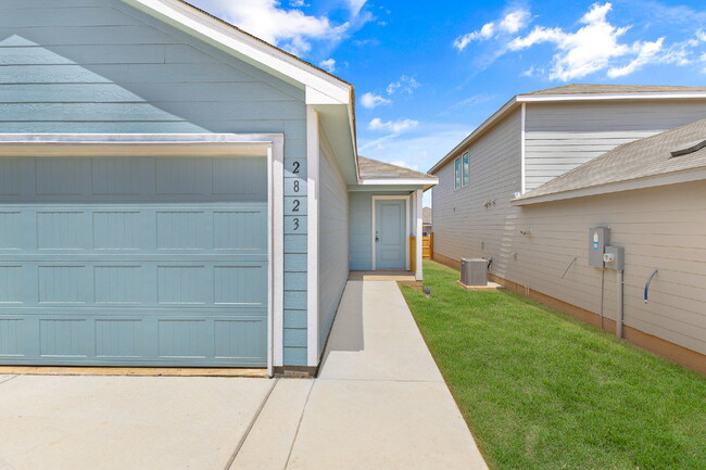 Foto del edificio - 2823 Red Diamond