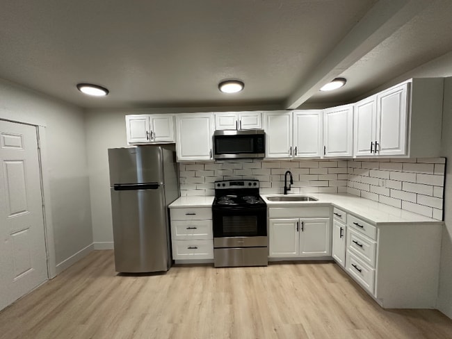 Building Photo - 3126 S 900 E