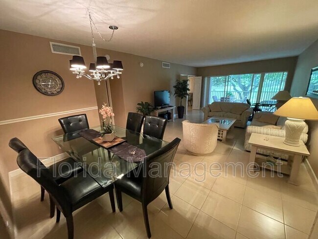 Foto del edificio - 3100 N Palm Aire Dr