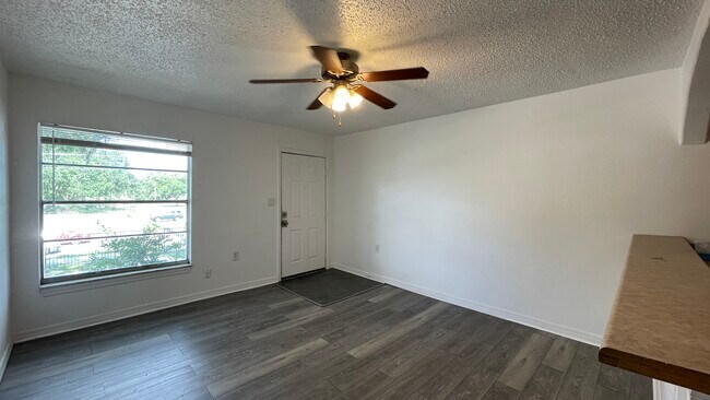 Foto del edificio - 7600 Forest City Rd