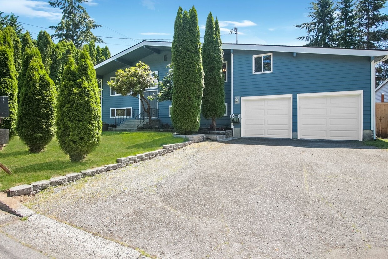 Primary Photo - 5bd/2.5ba Redmond Home