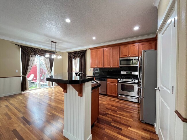 Building Photo - 4Bd/2.5Ba Home in South Beaverton~ Washer/...