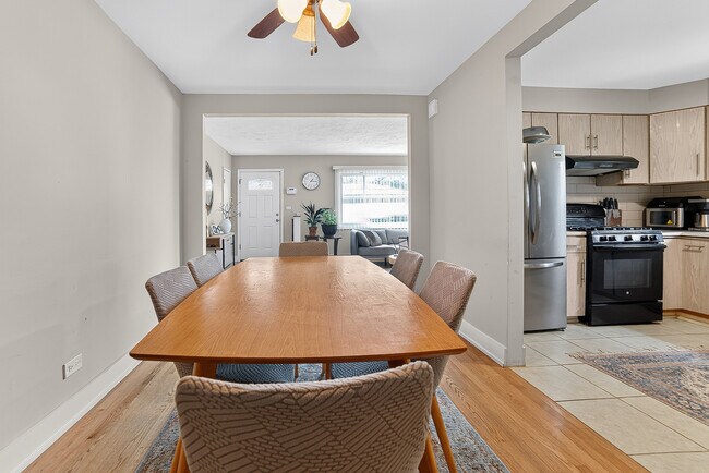 Foto del edificio - 4615 Larch Ave