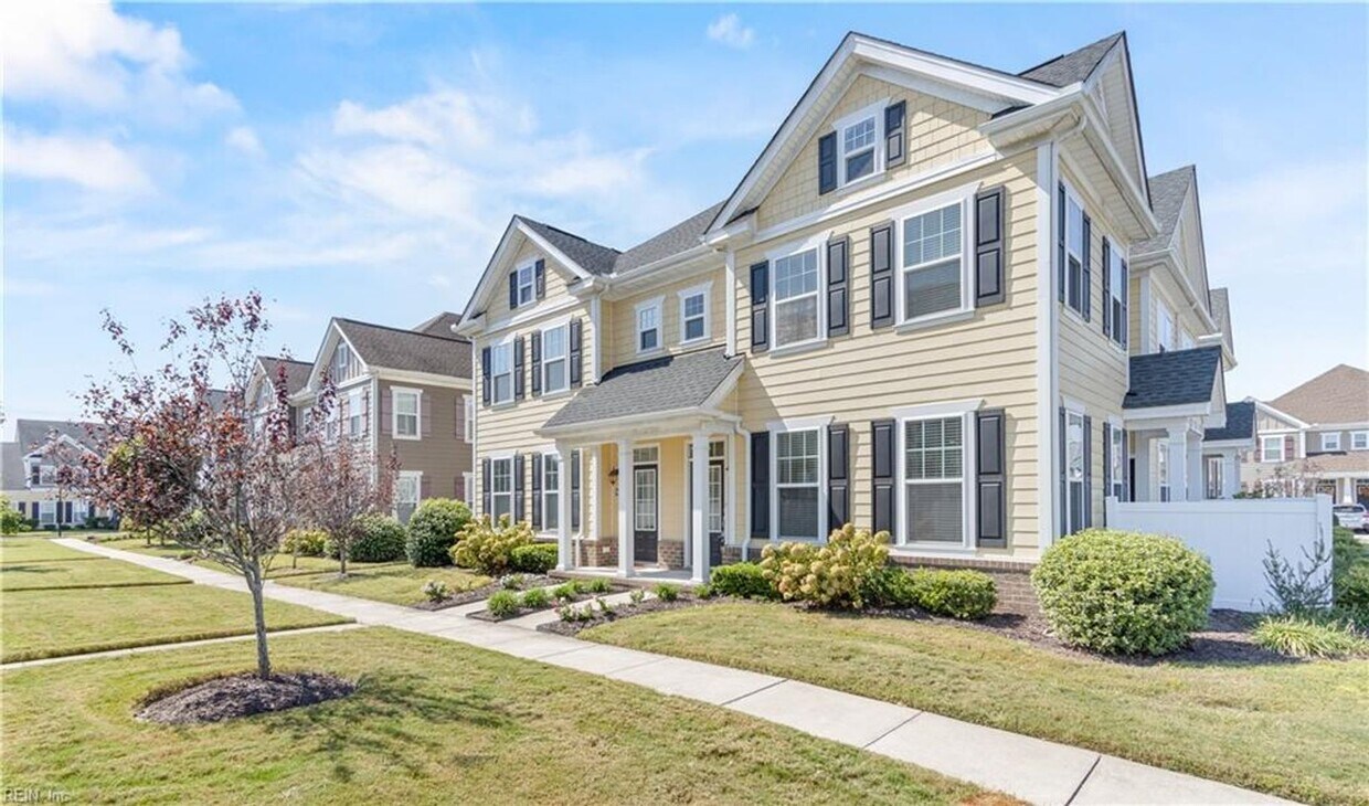 Foto principal - BEAUTIFUL 2-STORY CONDO IN CULPEPPER LANDING