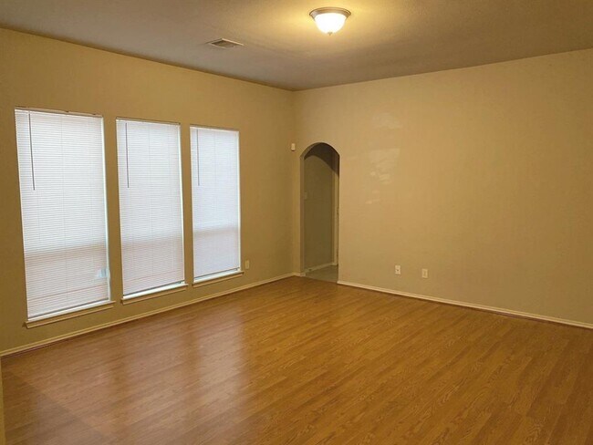 Building Photo - 11919 Shallow Oaks Dr