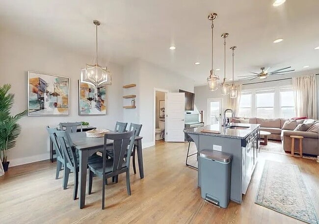 Building Photo - Fully Furnished House on the River! 10 minutes to Downtown