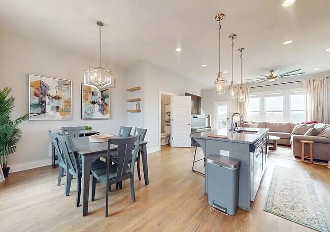 Foto del edificio - Fully Furnished House on the River! 10 minutes to Downtown