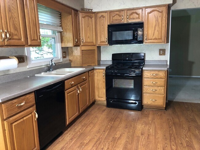 Foto del edificio - 216 Briarheath Ln