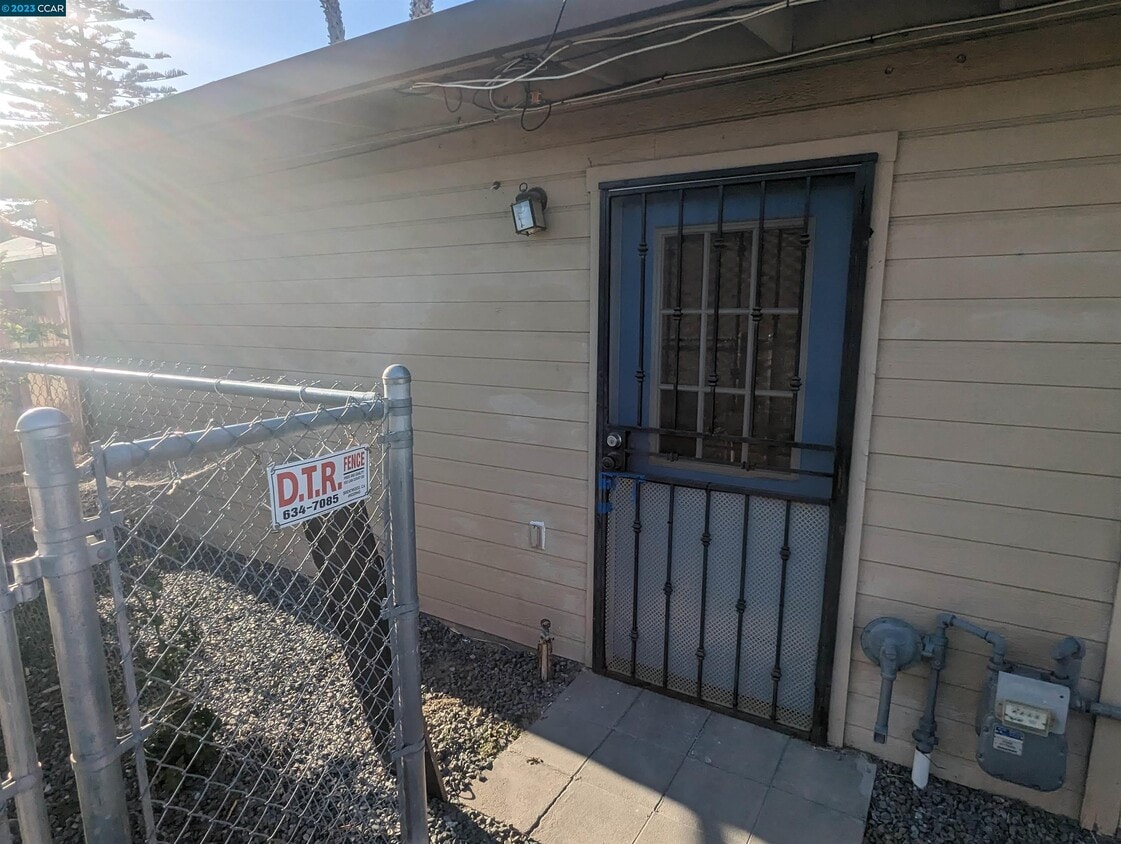 1301 W 9th St Unit A, Antioch, CA 94509 Room for Rent in Antioch, CA