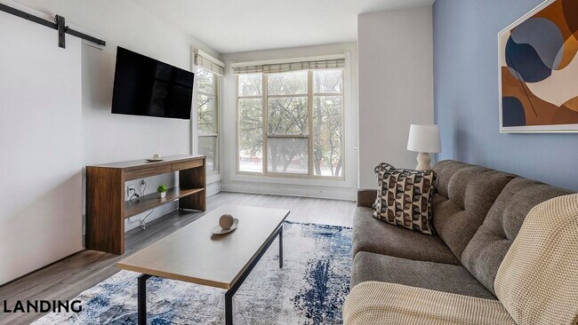 Foto del edificio - 810 W St Johns Ave
