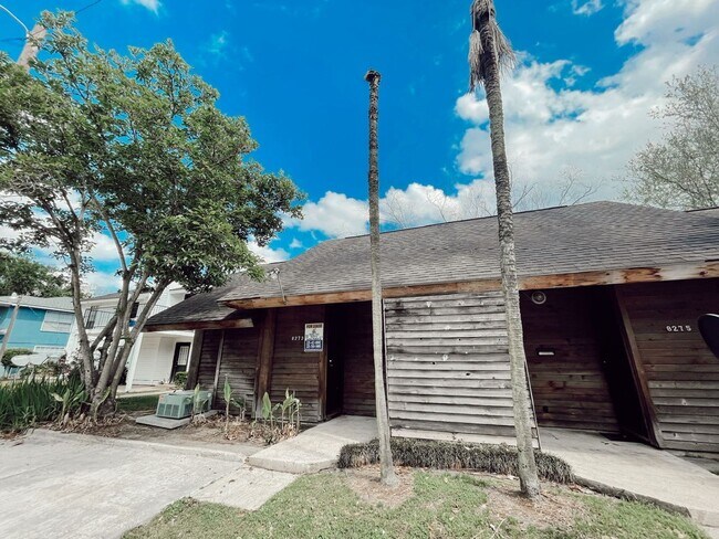 Building Photo - Beautiful studio with loft apartment for r...