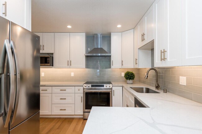 Building Photo - 1202 Sharon Park Dr