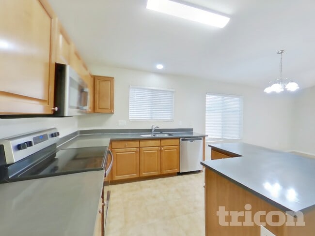 Building Photo - 1491 E Stirrup Ln