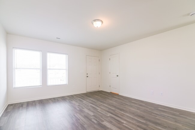 Foto del edificio - 2203 Samuel Ln