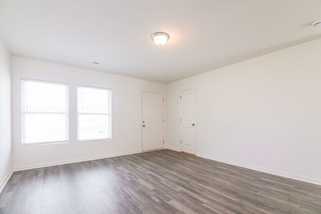 Building Photo - 2205 Samuel Ln