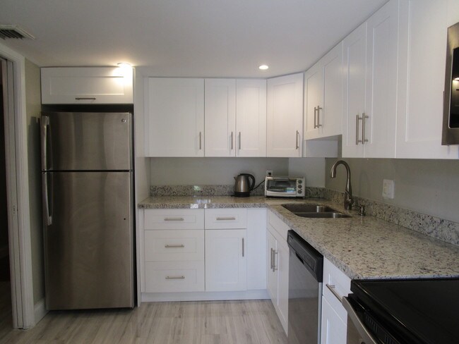 Building Photo - 2661 S Course Dr