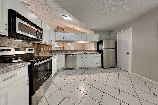 Foto del edificio - 21306 Fernhollow Ln