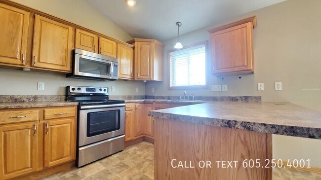 Building Photo - Spacious 5-Bedroom Gem with Open Concept &...
