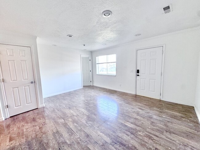 Building Photo - 71 W 750 N
