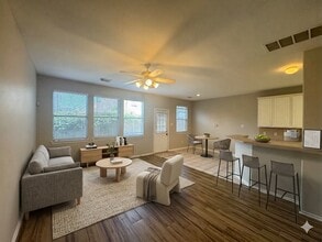 Building Photo - 5711 Vinemont Ln
