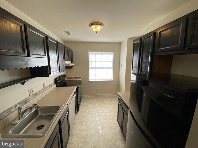 Foto del edificio - 2245 Rock Creek Rd