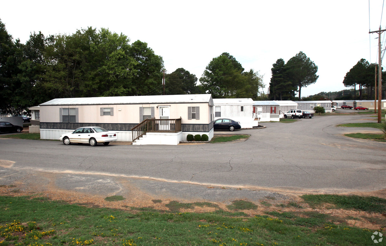 Building Photo - 1701 Dave Ward Dr