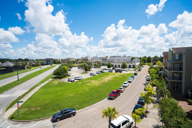 Building Photo - The Crescent at River Ranch