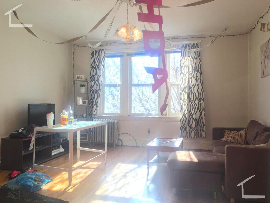 Primary Photo - Heat and Hot Water Included, Walk to BU Ca...