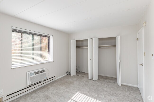 1 habitación, 1 baño - 655 pies cuadrados - Dormitorio - Brittany Apartments