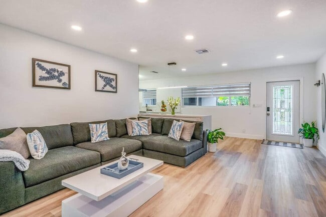 Foto del edificio - 834 SW 14th Ct