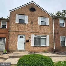 Building Photo - 1919 Addison Rd S