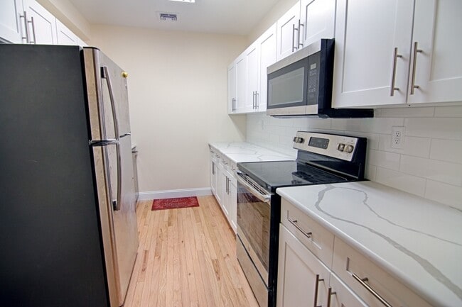 Building Photo - 52 S Finley Ave