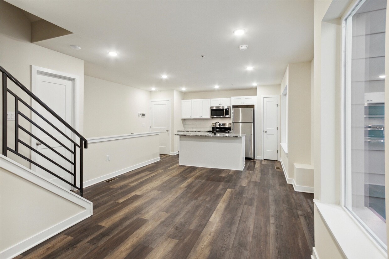 Primary Photo - 1330 N 15th St