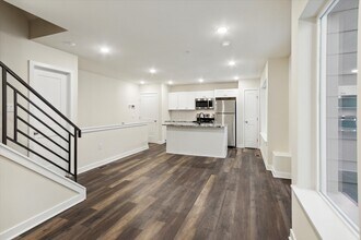 Building Photo - 1330 N 15th St