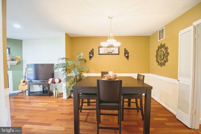 Foto del edificio - 32 Lovett Ct