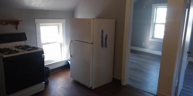 Building Photo - 6909 Denison Ave