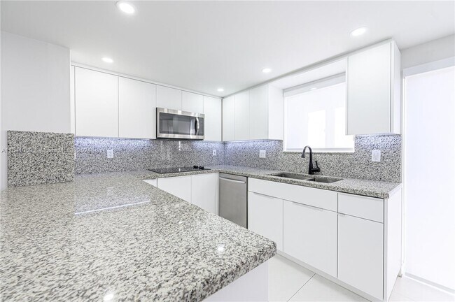 Foto del edificio - 451 NW 82nd Ave